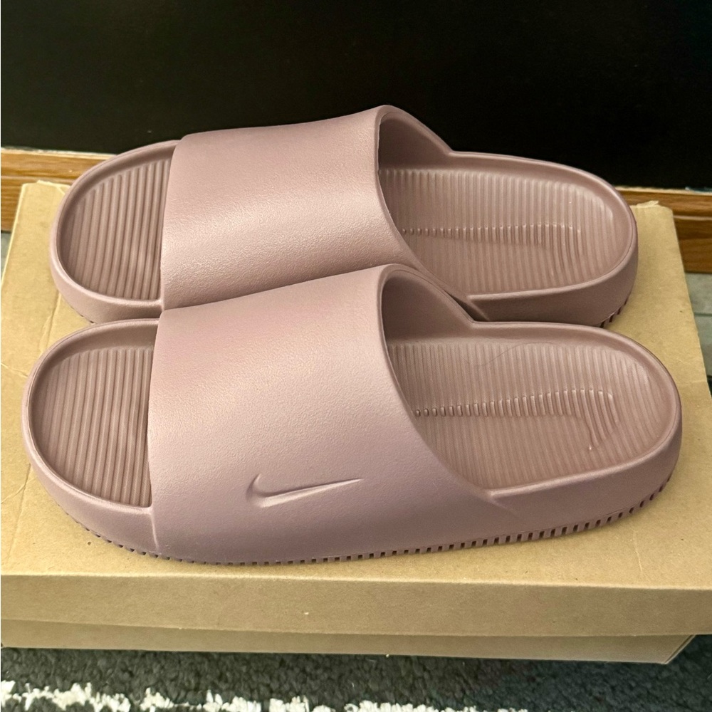 NWT Women’s Nike Slides Size 9
